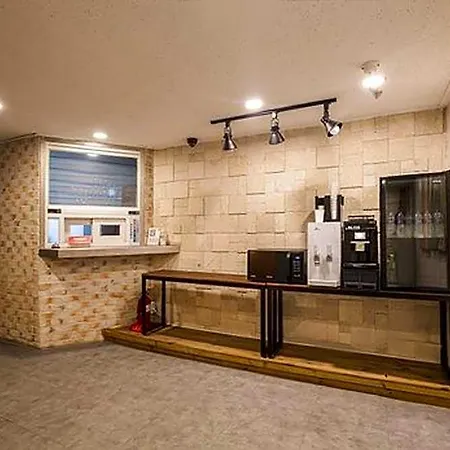 Must Stay Hotel Sinjeongnegeori Station