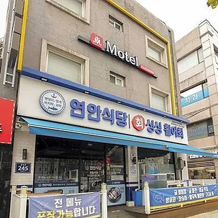 Must Stay Hotel Sinjeongnegeori Station