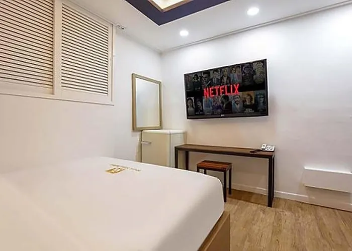 Must Sinjeongnegeori Station Hotel 2*