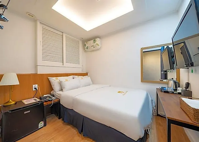Must Sinjeongnegeori Station Hotel Seoel