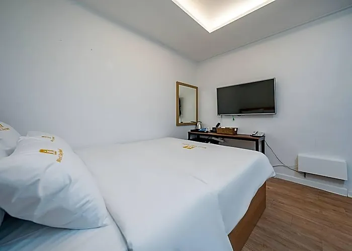 Must Sinjeongnegeori Station Hotel Seoel