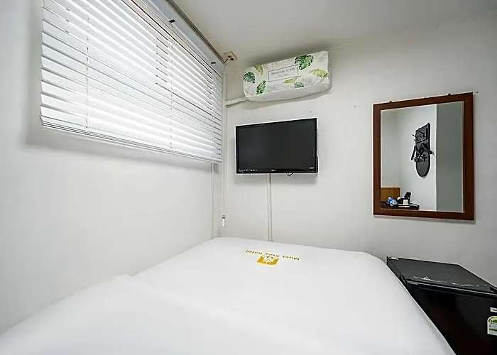Hotel Must Sinjeongnegeori Station 2*